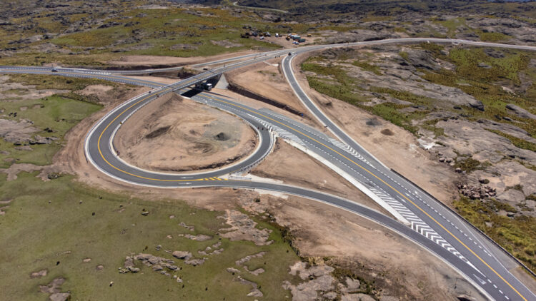 Schiaretti recorrió las obras en el acceso a la Quebrada del Condorito