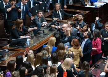 Fuerte tensión en Diputados por un enfrentamiento con JxC