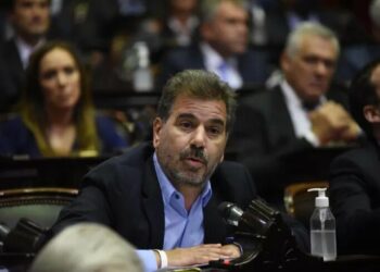 Diputados del FdT demostraron su rechazo hacia el gesto de Ritondo tras concluir la sesión