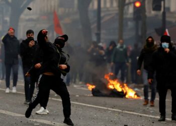 Kurdos volvieron a enfrentarse con la Policía en medio de protestas por asesinatos