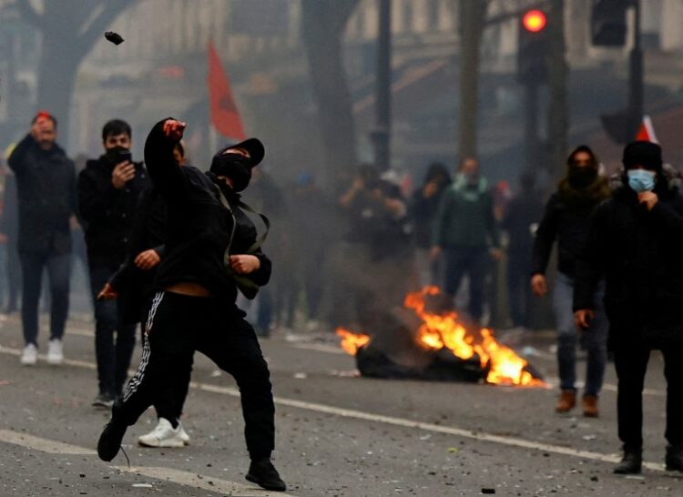 Kurdos volvieron a enfrentarse con la Policía en medio de protestas por asesinatos