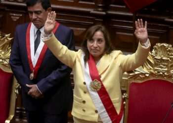 El Congreso tomó juramento a Dina Boluarte como presidenta en reemplazo de Castillo