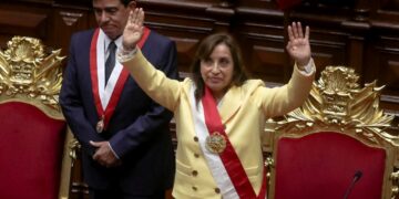 El Congreso tomó juramento a Dina Boluarte como presidenta en reemplazo de Castillo