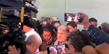 Entre gritos y reclamos recibieron al “Tata” Martino en su llegada a México