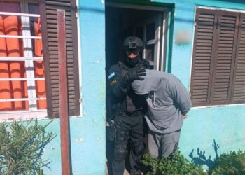 Lo detuvieron acusado de vender drogas a metros de un colegio