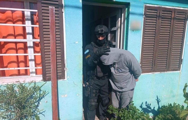 Lo detuvieron acusado de vender drogas a metros de un colegio Lo detuvieron acusado de vender drogas a metros de un colegio