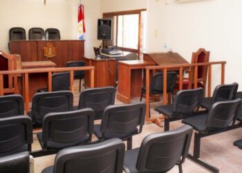 Condenan a tres policías tras agredir a una mujer por su orientación sexual en una comisaría