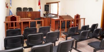 Condenan a tres policías tras agredir a una mujer por su orientación sexual en una comisaría