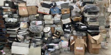 Destruyen y reciclan miles de kilos de elementos tecnológicos involucrados en causas penales