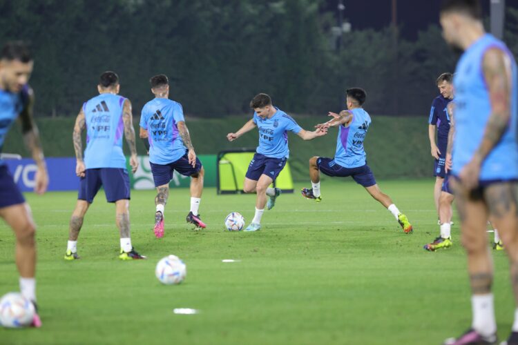 La Selección Argentina se entrenó sin Di María ni el "Papu"
