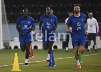 Francia se entrena con cinco ausentes a dos días de la final