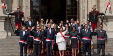 Perú: Boluarte nombró su gabinete y pidió “calma y serenidad”