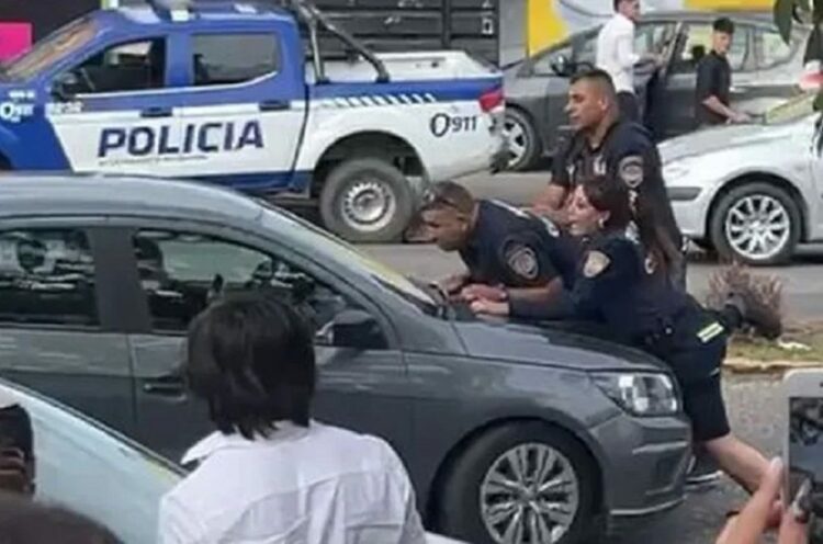 Piden agravar las penas y que vuelva a prisión el conductor que embistió a los policías en la Núñez