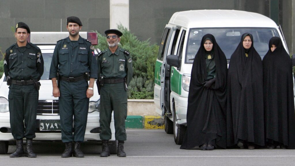 Irán eliminó la Policía de la moral tras las protestas por la muerte de Amini