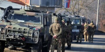 Crece la tensión con Kosovo y Serbia alerta a sus tropas