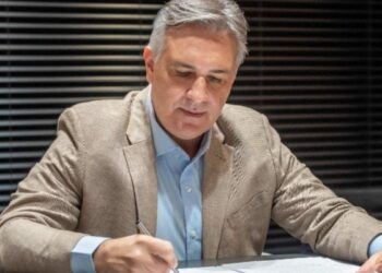 Llaryora envió al Concejo un proyecto para la rehabilitación de calles en Villa El Libertador