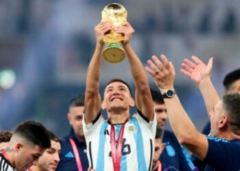 Nahuel Molina ya llegó a Córdoba y será homenajeado esta tarde en Embalse