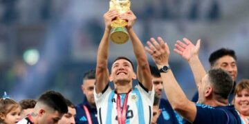 Nahuel Molina ya llegó a Córdoba y será homenajeado esta tarde en Embalse