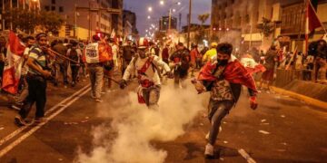 Crece la tensión en Perú pese al adelanto de las elecciones