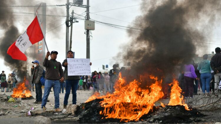 Perú extiende a todo el país el estado de emergencia