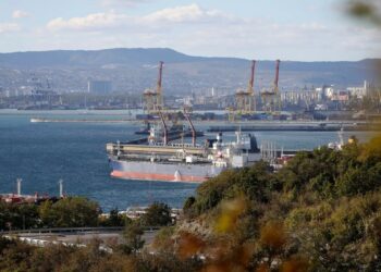 Comenzó a regir el tope de la UE al precio del petróleo ruso