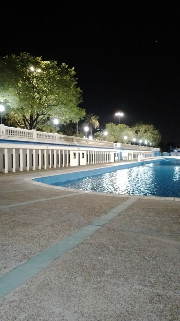 Nuevas luces en la pileta del Parque Sarmiento
