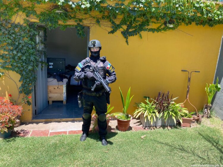 Detuvieron a un joven con dosis de marihuana tras allanar su domicilio en barrio Villa Rivera Indarte