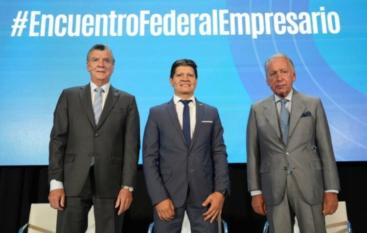 Mario Grinman (CAC), Alfredo González (Came) y Daniel Funes de Rioja (UIA) en la cumbre empresaria.