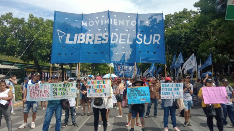 Piqueteros reclamaron por las bajas del plan Potenciar Trabajo