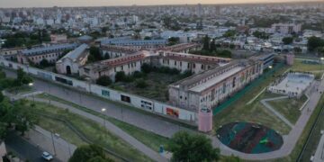 Así quedó el nuevo Paseo de la ex cárcel San Martín: un espacio revalorizado y cargado de memoria