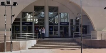 Una chica de 15 años se arrojó del segundo piso de un conocido shopping