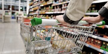 Las ventas en los supermercados marcaron un leve retroceso en octubre