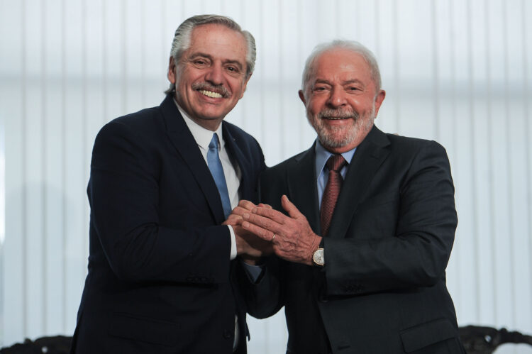 Fernández se reunió con Lula: "Hemos decidido volver a poner en marcha el vínculo"