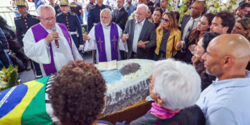 El presidente Lula despidió a Pelé en la cancha de Santos
