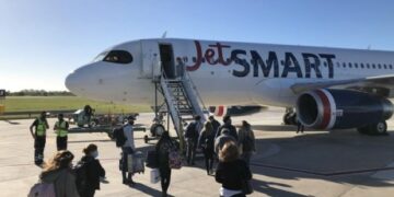 Usuarios denuncian a una aerolínea «low cost» por demoras y cancelaciones