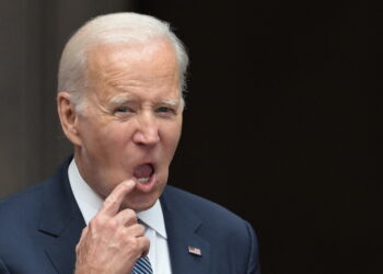 Encuentran documentos clasificados en la casa del presidente Biden