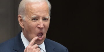 Encuentran documentos clasificados en la casa del presidente Biden