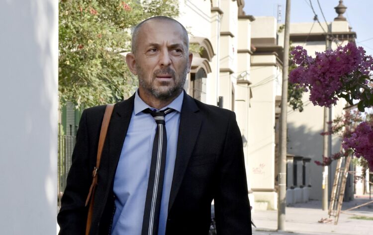 NOTICIAS ARGENTINAS DOLORES 
ENERO 26: ARCHIVO-El defensor 
Hugo Tomei presentó esta mañana 
su  alegato en el juicio por el 
asesinato de Fernando Baez 
Sosa.
Foto NA: JOSE SCALZO