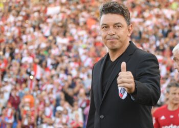 Gallardo llegó a Arabia Saudita, donde dirigirá a Cristiano Ronaldo contra Messi