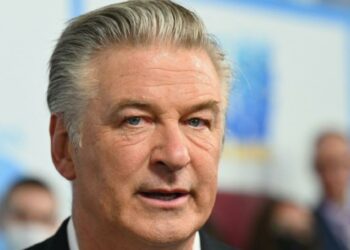 Alec Baldwin fue acusado de homicidio involuntario por el tiroteo fatal en el set