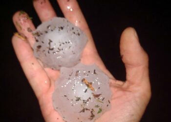 El fuerte temporal de Villa Mercedes dejó como saldo un muerto, heridos y varios autos destrozados