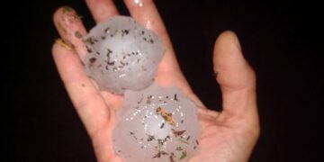 El fuerte temporal de Villa Mercedes dejó como saldo un muerto, heridos y varios autos destrozados