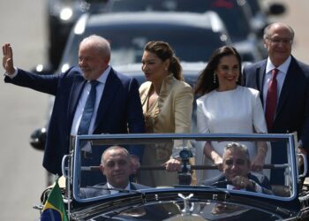 Lula juró como presidente: hoy se termina «el proceso de destrucción nacional»
