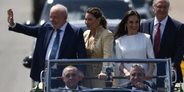 Lula juró como presidente: hoy se termina «el proceso de destrucción nacional»