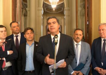 Con apoyo de 12 gobernadores, Fernández presentará mañana el pedido de juicio político contra la Corte