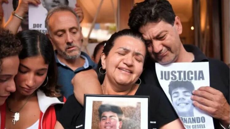 "No le deseo a nadie ver lo que yo vi en el cuerpo de Fer", dijo el suegro del joven asesinado por rugbiers