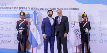 Boric pide un «cambio de rumbo» en Perú y criticó a Boluarte por la represión