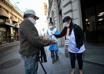 Tras el aumento de casos de Covid-19, instan a que se vuelva a usar barbijos en espacios cerrados