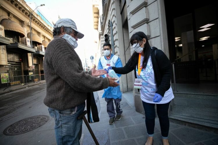 Tras el aumento de casos de Covid-19, instan a que se vuelva a usar barbijos en espacios cerrados