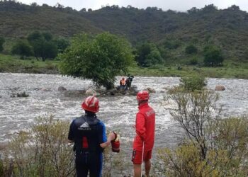 Hallaron muerta a una mujer que fue arrastrada por la creciente del Río La Suela